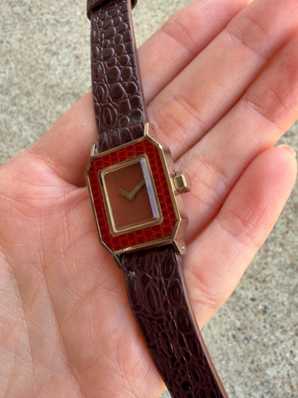 YSL Super Vintage Hand-Wound Red Leather Strap tWomen's Watch - Picture 2 of 5
